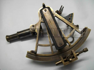 Sextante Antiguo de Latón |   Instrumento de Navegación Marítima Vintage |   Decoración Náutica para Mesa |   Regalo Marítimo Hecho a Mano |   Funcional - Product Image 2