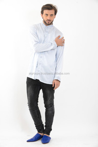 Tunique marocaine traditionnelle, chemise chic et confortable pour homme, fabriquée à la main, tissu de haute qualité, marque Biyadina, broderie blanche - Product Image 3