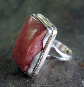 Bague en pierre précieuse rhodochrosite pour femmes |   Cadeau spirituel |   Style punk |   Évalué par des tiers |   Coupe émeraude |   Naturel |   Vêtements de tous les jours - Product Image 2