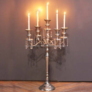 Candelabro de cinco brazos de plata con brocas de cristal, Metal, decoración de boda - Product Image 1