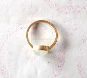 สีขาว Rainbow Moonstone คําคมอัญมณีธรรมชาติหลายเครื่องประดับทําด้วยมือเงินสเตอร์ลิงแหวน Birthstone - Product Image 3