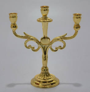 เชิงเทียนทองเหลือง 3 ดวง งานแฮนด์เมด ดีไซน์หรูหรา สำหรับใช้ในพิธีทางศาสนา พร้อมโคมไฟและภาชนะใส่เทียน - Product Image 1