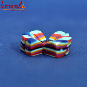 Perles en plastique abstraites, perles multicolores en résine rayée à la main - Product Image 4