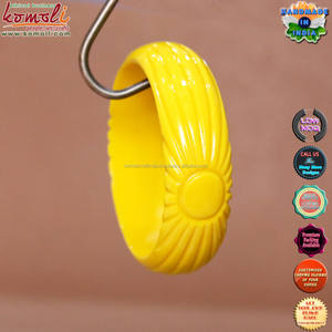 En résine sculptée bracelet bakélite vintage bijoux faits à la main - Product Image 5