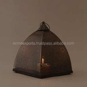 โคมไฟพีระมิดโลหะที่มีดีไซน์ที่ซับซ้อนไฟตกแต่งหรูหราสำหรับบ้านและบรรยากาศกลางแจ้ง - Product Image 1