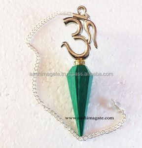 Venta al por mayor de péndulos de piedras preciosas de malaquita hechos a mano estilo Feng Shui OM mascota artesanías de piedra semipreciosa para la venta - Product Image 1