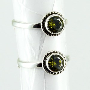 Bijoux Shri Ashapura : Bagues d'orteil Bohèmes en Argent Sterling 925 avec Zircon Vert, Sertissage clos, Faits à la main, Vente en gros - Product Image 2