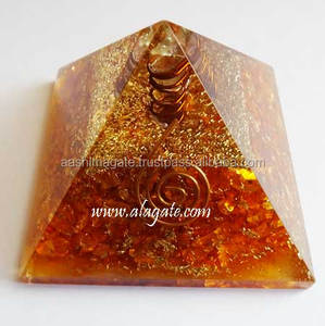 Figurines en pierre semi-précieuse artisanale artisanale en cristal de pyramides d'orgone faites à la main mascottes bracelets et sous-verres pour la guérison - Product Image 1