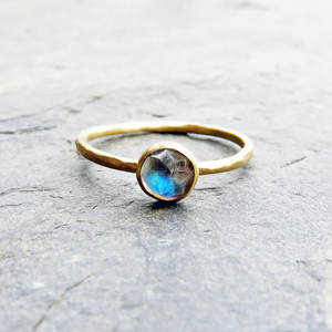 Anillo de piedra lunar chapado en rodio de estilo clásico, hermoso Ajuste de bisel para compromiso, boda o fiesta, idea de regalo económica - Product Image 4