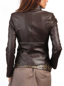 Veste en cuir élégante Varsity pour femmes Vêtements d'extérieur en cuir véritable marron de qualité supérieure pour l'hiver et la mode décontractée de tous les jours - Product Image 3