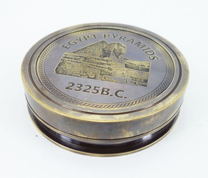 Pyramides d'Égypte, anciennes horloges solaires en laiton, boussole, objets nautiques anciens, objets de collection vintage - Product Image 4