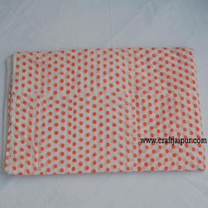 Tela de Algodón Hecha a Mano con Estampado de Lunares Color Durazno, Ecológica, Orgánica, Base Blanca, Teñida Naturalmente, para Confección de Vestidos y Cortinas - Product Image 1