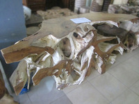 Консольный стол из корня тика