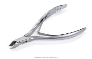 Pince à cuticules NGHIA OMI CB-202 à double ressorts en acier inoxydable plaqué gris avec joint à boîte - Product Image 6