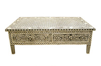 Table basse en bois artisanale traditionnelle avec incrustation en os pour le mobilier de salon
