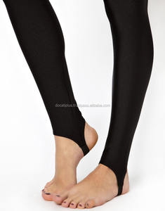 Leggings de gimnasio personalizadas OEM con diseño de estribo - Product Image 4