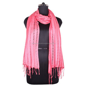 Écharpe en filet de rayonne tricotée à la main pour les filles SC0202 Écharpe en filet de rayonne tricotée à la main - Product Image 1