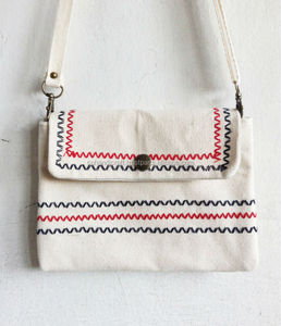 กระเป๋าคลัทช์ผ้าแคนวาสโพลีเอสเตอร์ลายทะเล ทำมือ สวยงาม ทันสมัย - Product Image 1
