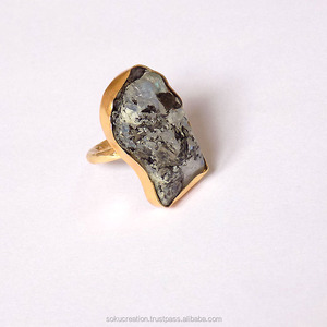 Anillo de bisel de diseñador SOKU #3425 hecho a mano 14K Vermeil chapado en oro latón joyería martillo textura Arco Iris Luna fiesta de compromiso - Product Image 1