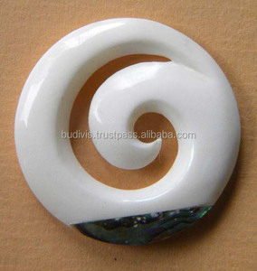 <span class=keywords><strong>Maori</strong></span> Gaya Tribal Ukiran Tulang Buatan Tangan Perhiasan Liontin