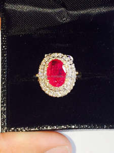 Anillo de rubí con oro y diamante - Product Image 1