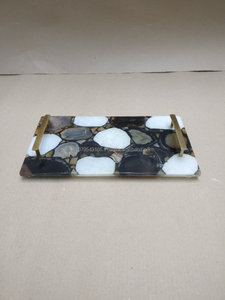 Plateau en agate marbrée fait main, plateau de service décoratif en pierre avec poignées métalliques à bord doré pour la décoration de la maison, table basse et salle à manger - Product Image 4