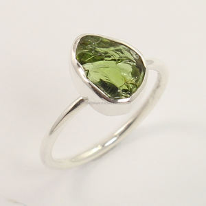 Piedra preciosa turmalina verde natural 925 Plata de Ley sólida impresionante anillo en bruto tamaño de joyería para mujeres y niñas - Product Image 1