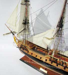 Maquette de Grand Voilier La Fayette Hermione en Style Nautique Maquette de Grand Voilier en Bois Peint à la Main - Product Image 3