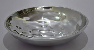 Plats et assiettes en métal martelé en aluminium IHA 35x35x5cm Collection Chip & Dip - Product Image 4