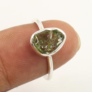 Piedra preciosa turmalina verde natural 925 Plata de Ley sólida impresionante anillo en bruto tamaño de joyería para mujeres y niñas - Product Image 2