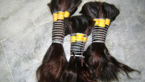 Venta al por mayor de color natural 100% sin procesar concesionario de cabello humano a granel indio Remy cabello a granel. Cabellos humanos Remy indio - Product Image 4