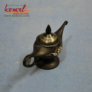 Lampe antique noire gravée en argent, vase en métal artisanal fait à la main pour la décoration intérieure, accent décoratif de style vintage - Product Image 3