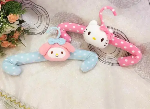 Hello Kitty Children's plastic clothes hanger cute cartoon clothes baby clothes rack baby can be adjusted