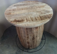 Table de bar de comptoir de restaurant haut de gamme en bois de manguier massif de style industriel, baril à huile, baril à whisky en bois