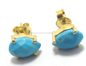 Boucles d'oreilles en forme de poire turquoise faites à la main avec CZ plaqué or pour les mariages et les fêtes - Product Image 1