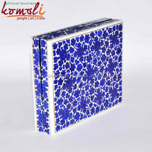 Boîte à souvenirs faite à la main en bois peinte à la main pour bijoux, bibelots, décoration intérieure et objets de collection - Product Image 4