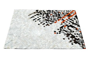 Alfombra de cuero de vaca con diseño de patchwork - Product Image 1