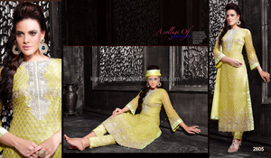 ชุดเดรสลำลองผ้าชีฟองเครปสีพีชสุดหรู แขนทรงปีกค้างคาว ปักลายดอกไม้ประดับลูกปัด พร้อมเลเฮนกาโชลีปักลายทอง - Product Image 5