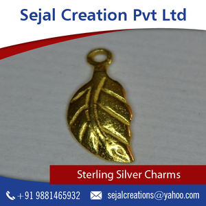 Idée cadeau de charme en argent sterling en forme de feuille de taux incroyable - Product Image 1