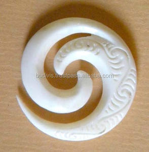 Pendentif en os Bali sculpté à la main, modèle supérieur de 72mm, collier blanc, breloque en coquille, standard et personnalisé, cadeau - Product Image 1