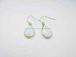 Boucles d'oreilles en argent sterling plaqué or avec pierre de lune arc-en-ciel en forme de poire Bijoux de mode - Product Image 2