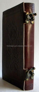 Journal en cuir vintage fait à la main en relief motif fleur rose avec fermeture à double fermoir, parfait pour l'écriture et la prise de notes - Product Image 4