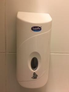 Dispensador de plástico portátil para productos fabricados con jabón líquido y espuma - Product Image 3