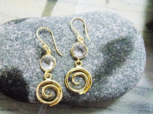 Piedra preciosa de cuarzo transparente con forma redonda chapada en oro Hermosa joyería designable Pendiente de aro colgante - Product Image 5