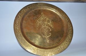 Bandeja Redonda de Latón Marroquí Hecha a Mano para Juegos de Té en Metal Dorado para Todas las Ocasiones - Product Image 2