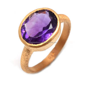 Gema de cuarzo amatista, anillo hecho a mano de oro acabado mate, Vermeil - Product Image 1