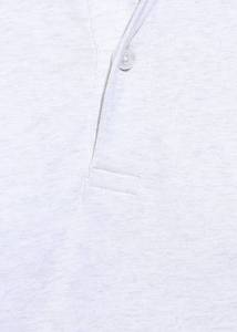เสื้อยืดผู้ชายแบบเรียบ ผ้าฝ้าย 100% คอเสื้อตัดสี ลายพิมพ์รูปภาพ ผ้าปิเก้ ซักแบบ Bio-Washed แขนสั้น - Product Image 2