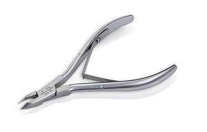 Cortacutículas Superlative CL-203C de Acero Inoxidable Cromado con Doble Resorte y Unión por Laminación, Set de Manicura Nghia para Salones de Belleza - Product Image 2