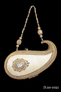 Vivid Exclusively Designed Ladies Bridal Clutch 1018 Embroidery <b>Metal</b> <b>Beaded</b> Stone Hand Purses Evening 1-1.9L Flap Closure India - Product Image 5