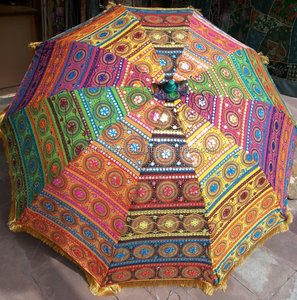 Parapluie portable de jardin de grande taille, appareil de plage avec broderie colorée, diamètre 6 pieds et 72 pouces, décoration artistique pour mariage